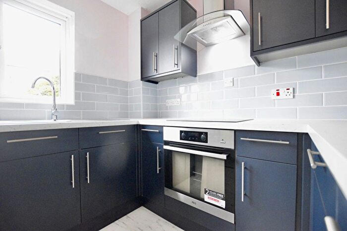 2 Bedroom Flat For Sale In Newland Street, London, E16