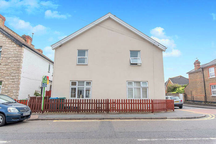 3 Bedroom Semi-Detached House To Rent In Red Lion Road, Surbiton, KT6