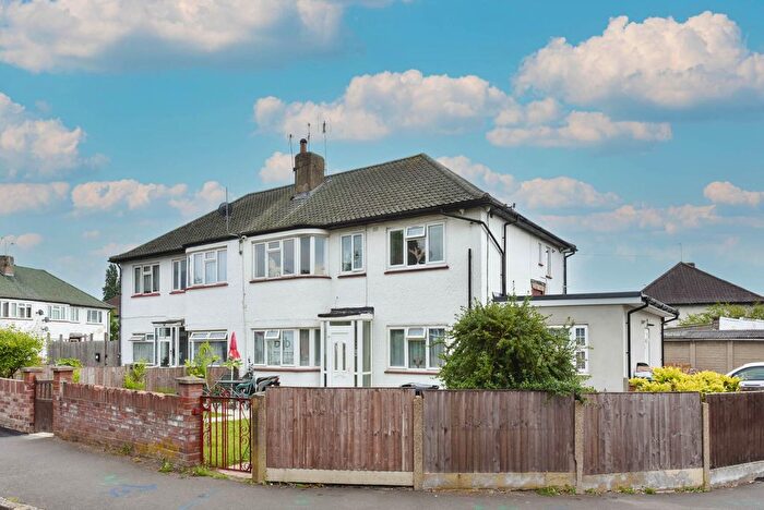 3 Bedroom Flat For Sale In Otterburn Gardens, Isleworth, TW7