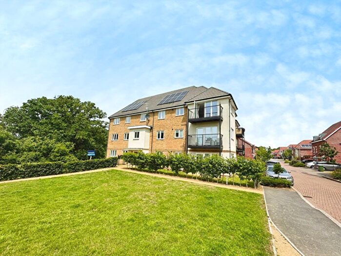 2 Bedroom Flat For Sale In Ellwood Fields, Binfield, Bracknell, RG42