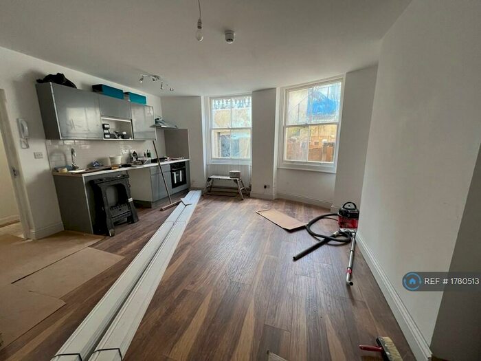 Studio To Rent In Lansdowne Place, Hove, BN3