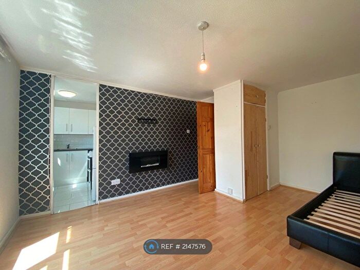 Studio To Rent In Princes Court, Liverpool, L8