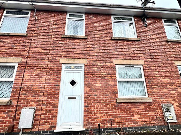 3 Bedroom Town House To Rent In Herbert Street, Oldham, OL4