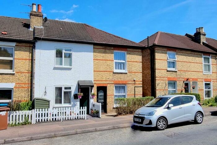 2 Bedroom House To Rent In Bedroom End Terrace House In Caterham Valley, CR3
