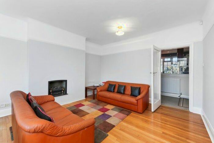 3 Bedroom Flat To Rent In The Downs, London, SW20