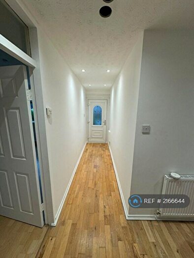 3 Bedroom Flat To Rent In Berneray Street, Glasgow, G22