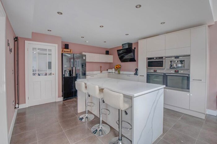4 Bedroom Detached House For Sale In Avon Close, Bromsgrove, Worcestershire, B60