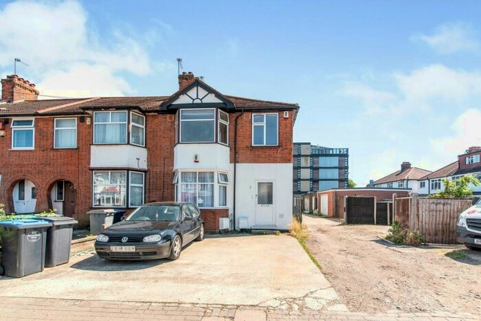 2 Bedroom Maisonette To Rent In Leybourne Road, London, NW9