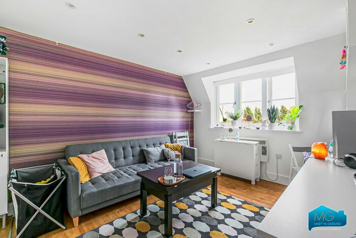 2 Bedroom Flat To Rent In High Road, East Finchley, N2