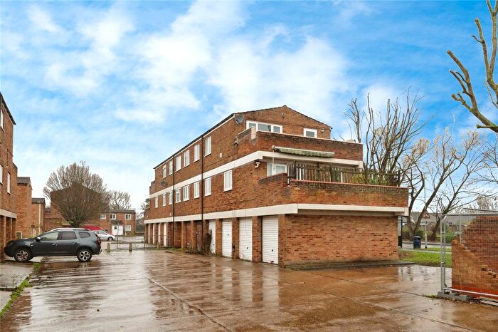 2 Bedroom Flat For Sale In Wythefield, Basildon, Essex, SS13