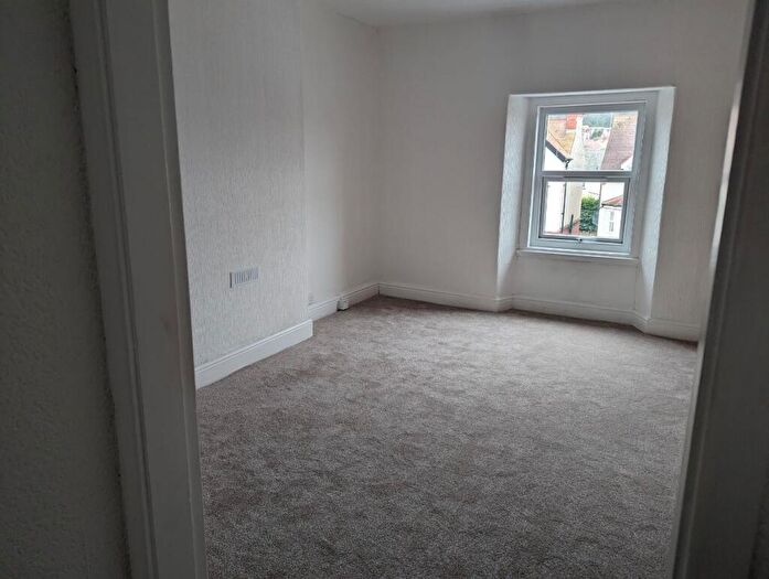 1 Bedroom Flat To Rent In Flat, Mostyn Avenue, Llandudno, LL30