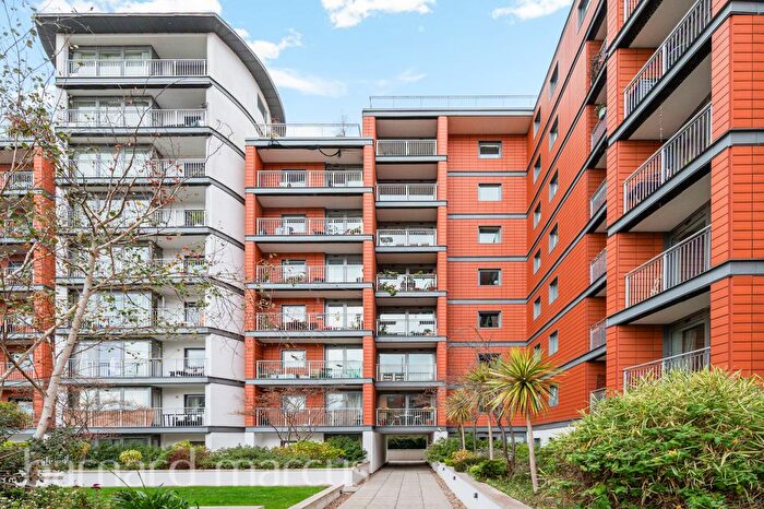 2 Bedroom Flat To Rent In Holland Gardens, Brentford, TW8