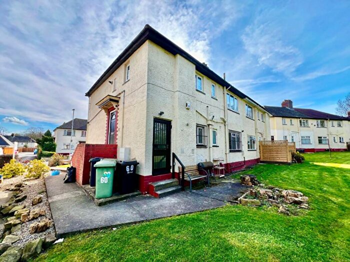 2 Bedroom Flat To Rent In Redesdale Gardens, Leeds, West Yorkshire, LS16