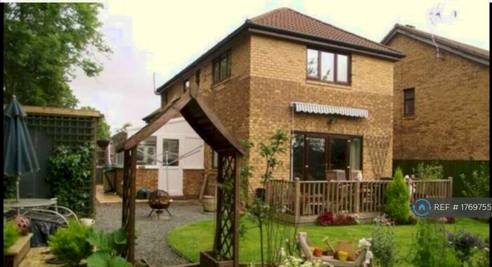 3 Bedroom Detached House To Rent In Vienna Grove, Milton Keynes, MK13