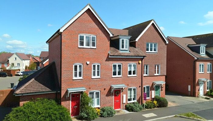 3 Bedroom Town House For Sale In Forest Road, Woodley, Reading, RG5