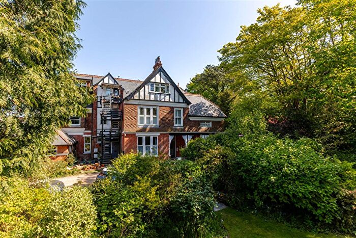 3 Bedroom Flat For Sale In Chowns Hill, Hastings, TN35