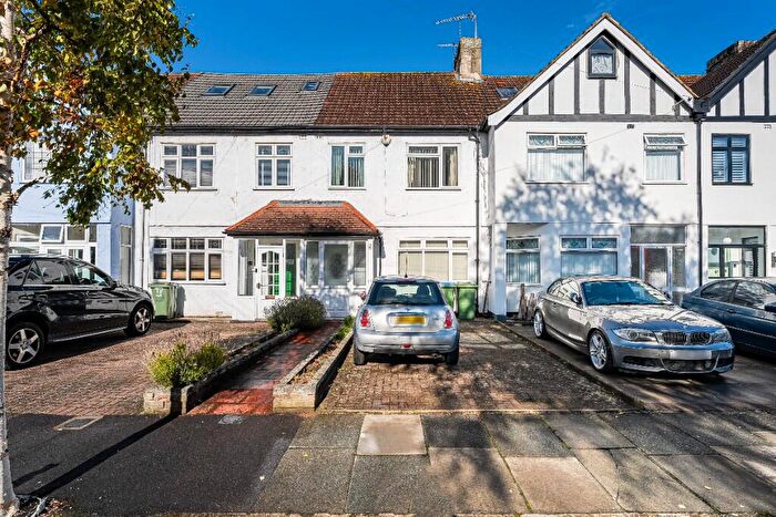 3 Bedroom Terraced House For Sale In Grasdene Road, London, SE18