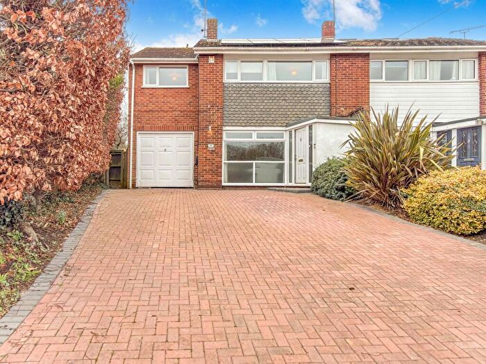 4 Bedroom Semi Detached House For Sale In Colemans Moor Road, Woodley, Reading, Berkshire, RG5