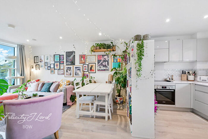 2 Bedroom Apartment For Sale In Corsican Square, London, E3