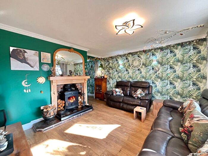 5 Bedroom Semi-detached House For Sale In Churnet Grove, Cheadle, ST10