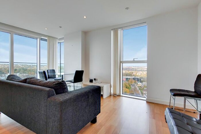 2 Bedroom Flat For Sale In Woodberry Grove London, N4