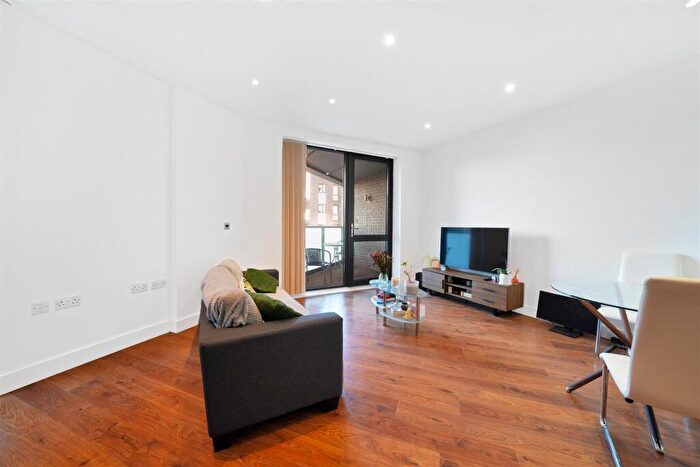 1 Bedroom Apartment To Rent In Lighterman Point, Blackwall, E14