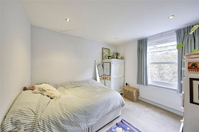 3 Bedroom Apartment To Rent In Aliwal Road, SW11
