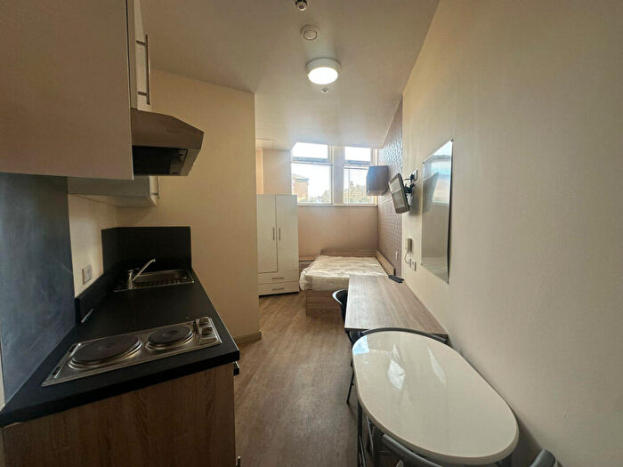 Studio To Rent In Alexandra House, Castlegate, Sheffield, South Yorkshire, S3