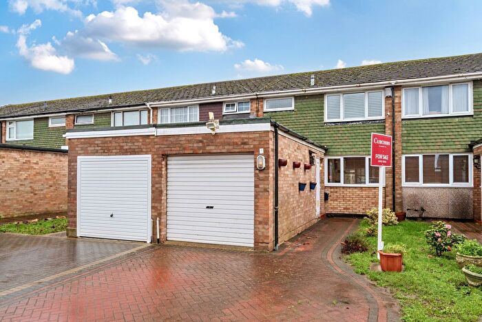 3 Bedroom Terraced House For Sale In Hetherington Road, Shepperton, TW17