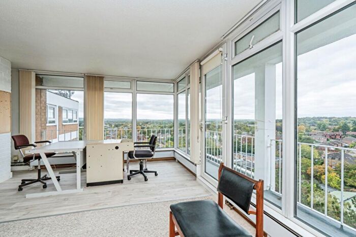 4 Bedroom Flat For Sale In Guildford Road, Woking, Surrey, GU22