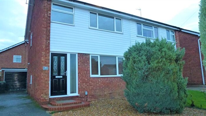 3 Bedroom Semi-Detached House To Rent In Byron Crescent, Rushden, NN10