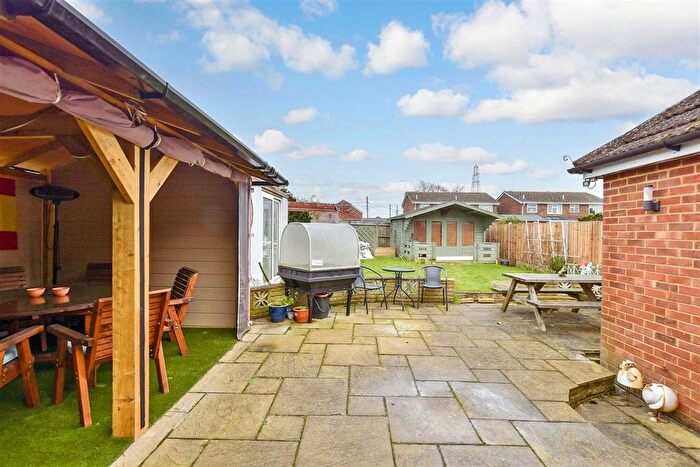 3 Bedroom Semi-Detached Bungalow For Sale In Vauxhall Crescent, Snodland, Kent, ME6