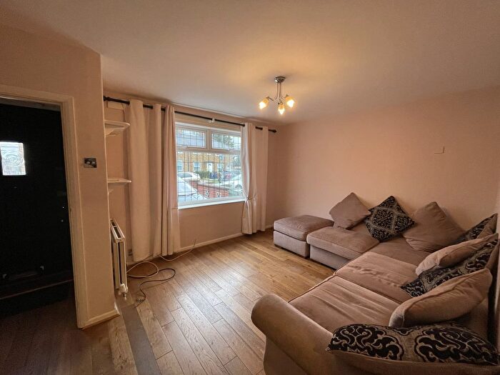 3 Bedroom Terraced House To Rent In Westminster Road, Surrey, SM1