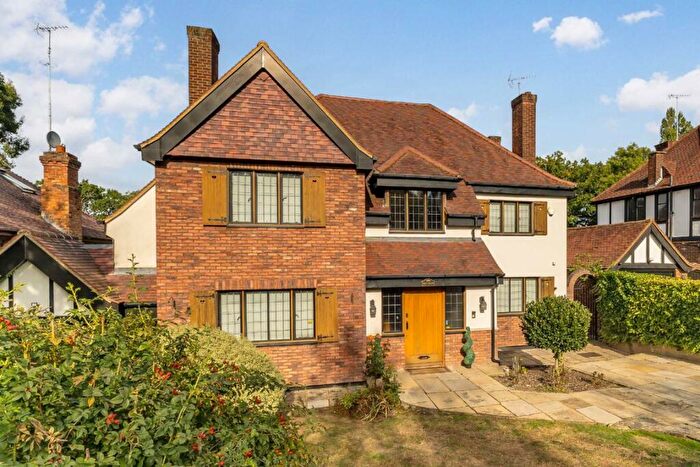 5 Bedroom Detached House To Rent In Pine Grove, Whetstone, N20