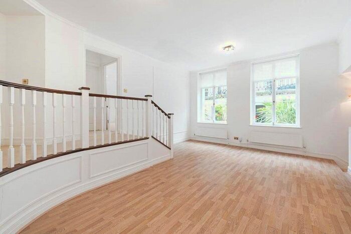 2 Bedroom Flat To Rent In Mansfield Street, Marylebone, London, W1G