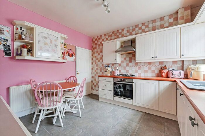 3 Bedroom End Terrace House For Sale In Wortley Road, High Green, Sheffield, S35