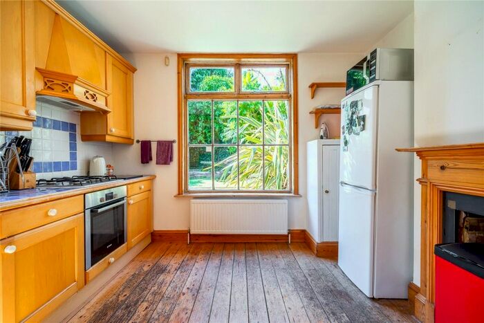 2 Bedroom Maisonette To Rent In Alexandra Gardens, London, N10
