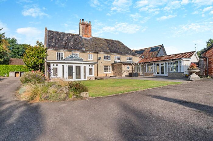 5 Bedroom Character Property For Sale In Wymondham Road, Hethel, Norwich, NR14