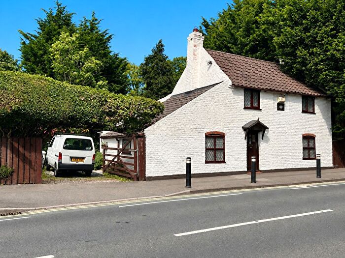 2 Bedroom Cottage For Sale In Inglemire Lane, Hull, East Yorkshire, HU6