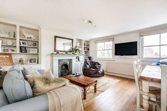 2 Bedroom Flat To Rent In Spring Terrace, Richmond, TW9