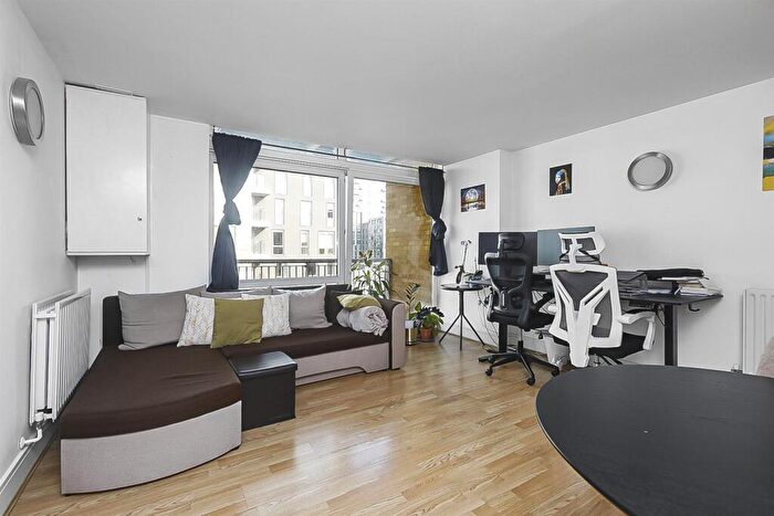 1 Bedroom Apartment To Rent In Cassilis Road, E14