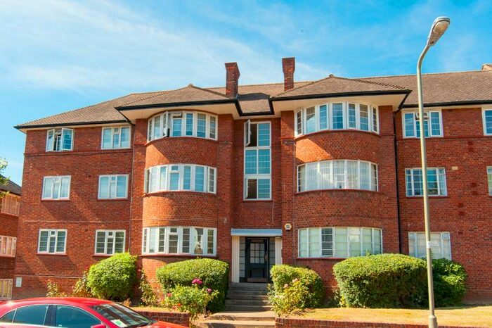 3 Bedroom Flat To Rent In Beaufort Park, Hampstead Garden Suburb, NW11