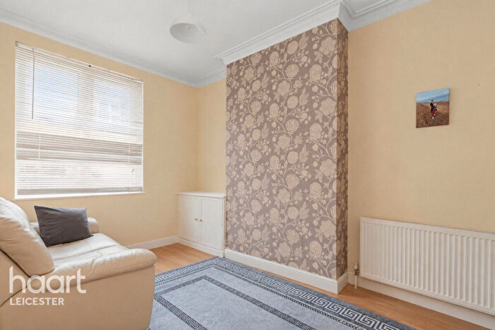 3 Bedroom Terraced House For Sale In Henton Road, Leicester, LE3