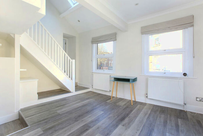 1 Bedroom Flat To Rent In Battersea Rise, Battersea, SW11