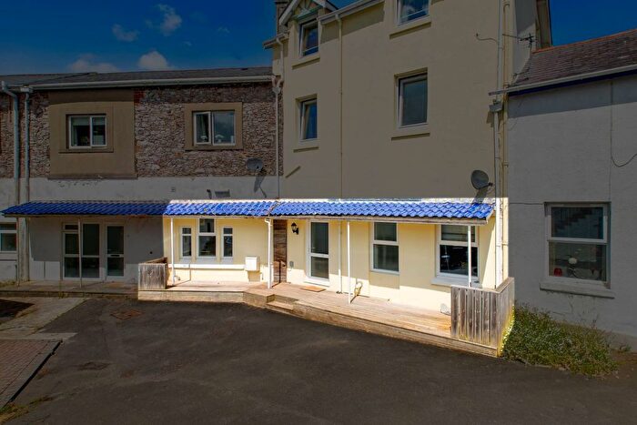 2 Bedroom Flat For Sale In Chatsworth Road, Torquay, TQ1