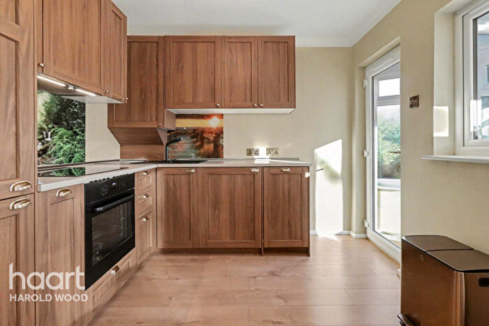 3 Bedroom Semi-Detached Bungalow For Sale In Ingreway, Harold Park, RM3