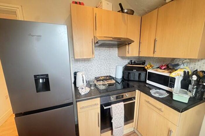 2 Bedroom Flat To Rent In Keppoch Street Cardiff, CF24