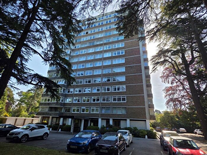 2 Bedroom Flat For Sale In Bassett Avenue, Southampton, SO16