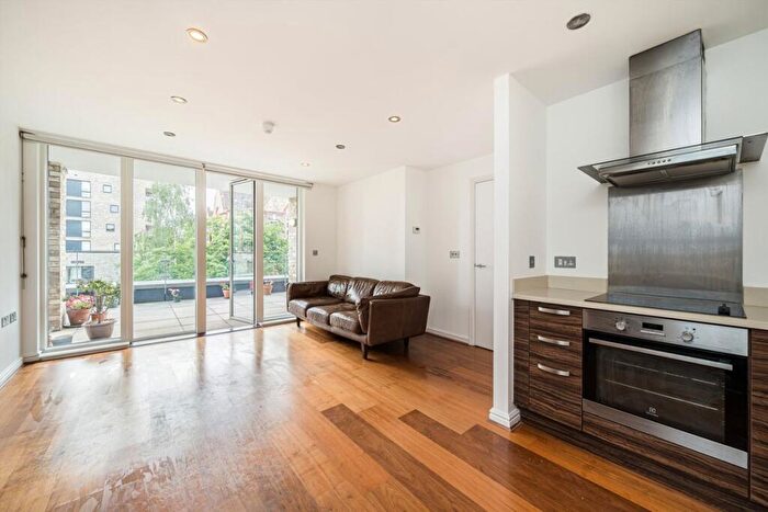 1 Bedroom Flat For Sale In Boundary Lane, Burgess Park, SE17