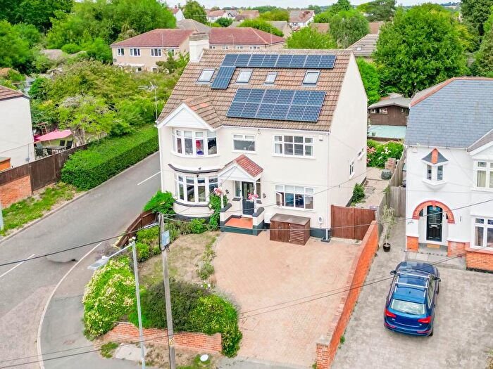 5 Bedroom Detached House For Sale In Daws Heath Road, Rayleigh, SS6